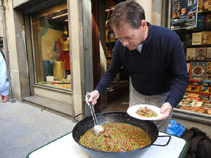 Presentaci&oacute; 'Un any a la cuina' d'Enric Herce a la Llibreria Geli de Girona, amb Salvador Garcia-Arb&oacute;s i una cassola d'Abraham Simon