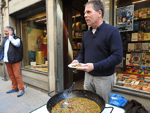 Presentaci&oacute; 'Un any a la cuina' d'Enric Herce a la Llibreria Geli de Girona, amb Salvador Garcia-Arb&oacute;s i una cassola d'Abraham Simon