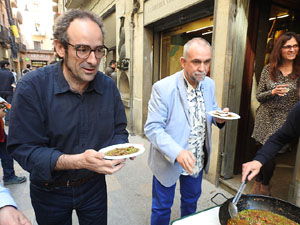 Presentaci&oacute; 'Un any a la cuina' d'Enric Herce a la Llibreria Geli de Girona, amb Salvador Garcia-Arb&oacute;s i una cassola d'Abraham Simon