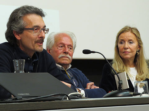 Carles Ventura durant la seva intervenci&oacute;, amb Josep Tarr&eacute;s i Montse Batlle