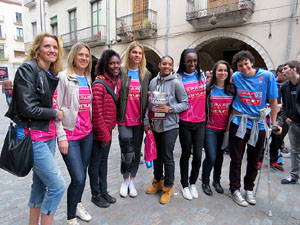 Rebuda de l'Spar Citylift Girona a la Sala de Plens de l'Ajuntament i a la pla&ccedil;a del Vi