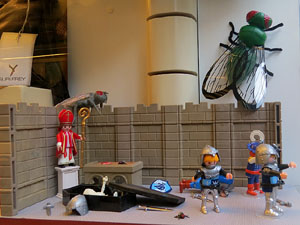 Aparadors decorats amb diorames i figures de Playmobil