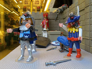Aparadors decorats amb diorames i figures de Playmobil
