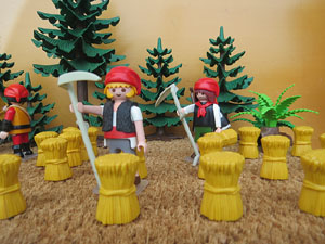 Aparadors decorats amb diorames i figures de Playmobil