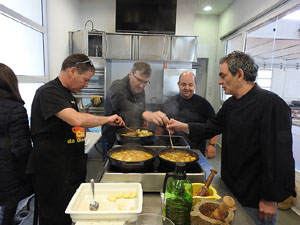 Taller de cuina a l'Aula gastron&ograve;mica del Mercat del Lle&oacute;. El suquet, de la teoria a la pr&agrave;ctica, a c&agrave;rrec d'Abraham Simon-Ferr&eacute;