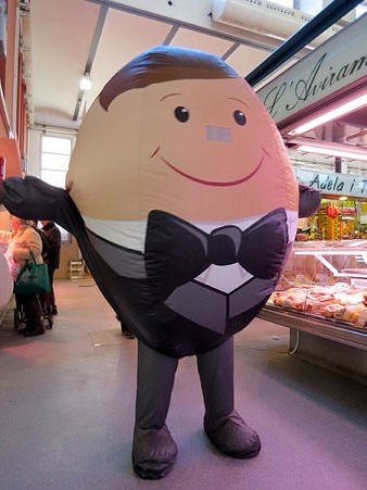 El Moreno, mascota de la campanya, al Mercat del Lle&oacute;