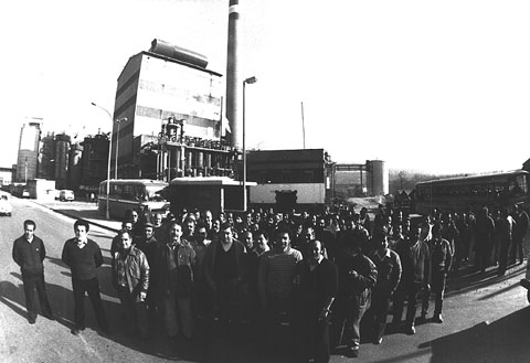 Concentraci&oacute; de treballadors de la f&agrave;brica Torras Hostench. 1979