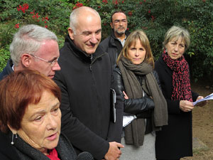 Apadrinament de l'escultura '50 anys del Diari d'Anne Frank' als Jardins del doctor Figueras