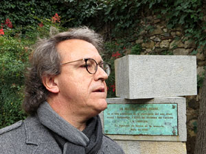 Apadrinament de l'escultura '50 anys del Diari d'Anne Frank' als Jardins del doctor Figueras