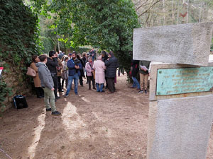 Apadrinament de l'escultura '50 anys del Diari d'Anne Frank' als Jardins del doctor Figueras