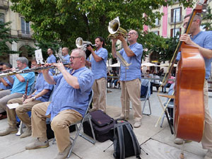 Ballada de tardor. Audici&oacute; de sardanes a la pla&ccedil;a de la Independ&egrave;ncia de Girona