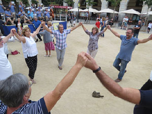 Ballada de tardor. Audici&oacute; de sardanes a la pla&ccedil;a de la Independ&egrave;ncia de Girona