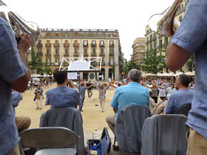 Ballada de tardor. Audici&oacute; de sardanes a la pla&ccedil;a de la Independ&egrave;ncia de Girona