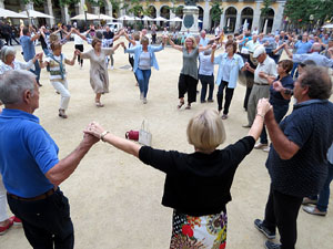 Ballada de tardor. Audici&oacute; de sardanes a la pla&ccedil;a de la Independ&egrave;ncia de Girona