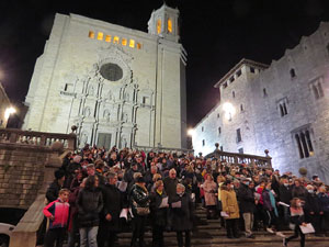 Cantada per a Ucra&iuml;na a les escales de la Catedral de Girona