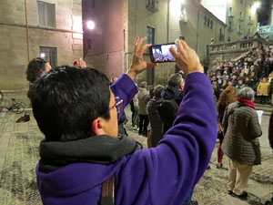 Cantada per a Ucra&iuml;na a les escales de la Catedral de Girona