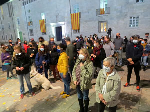 Concentraci&oacute; contra el tancament de la Cultura; davant la Casa de Cultura de Girona