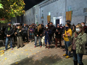 Concentraci&oacute; contra el tancament de la Cultura; davant la Casa de Cultura de Girona