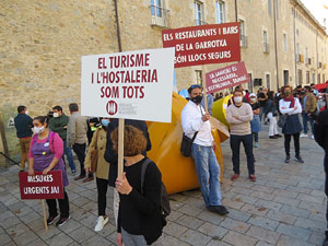 Concentraci&oacute; contra el tancament d'hostaleria i est&egrave;tica davant la seu de la Generalitat