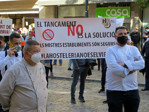 Concentraci&oacute; contra el tancament d'hostaleria i est&egrave;tica davant la seu de la Generalitat
