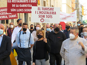 Concentraci&oacute; contra el tancament d'hostaleria i est&egrave;tica davant la seu de la Generalitat