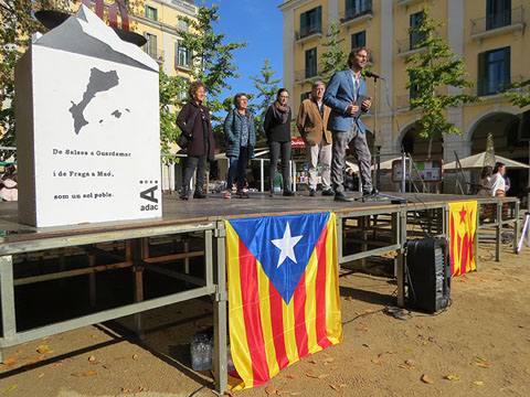 Presentaci&oacute; de l'activitat a la pla&ccedil;a de la Independ&egrave;ncia