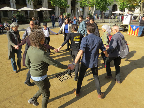 Taller de balls tradicionals a la pla&ccedil;a de la Independ&egrave;ncia