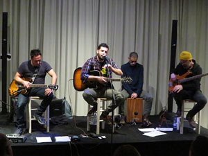Actuaci&oacute; de l'alguer&egrave;s Davide Casu a l'escola de dansa glosa i can&ccedil;&oacute; d'arrel tradicional 'El Foment