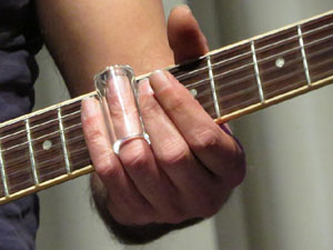 Actuaci&oacute; de l'alguer&egrave;s Davide Casu a l'escola de dansa glosa i can&ccedil;&oacute; d'arrel tradicional 'El Foment