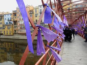 Commemoraci&oacute; del Dia de la Dona 2021 al pont de les Peixateries Velles