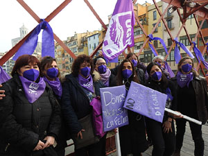 Commemoraci&oacute; del Dia de la Dona 2021 al pont de les Peixateries Velles