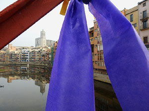 Commemoraci&oacute; del Dia de la Dona 2021 al pont de les Peixateries Velles