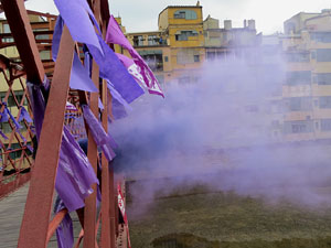 Commemoraci&oacute; del Dia de la Dona 2021 al pont de les Peixateries Velles