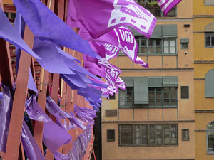 Commemoraci&oacute; del Dia de la Dona 2021 al pont de les Peixateries Velles