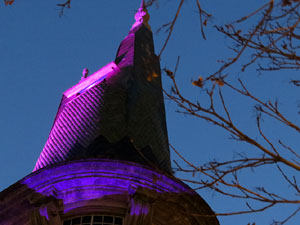 Commemoraci&oacute; del Dia de la Dona 2021 Il&middot;luminaci&oacute; de l'edifici de La Punxa