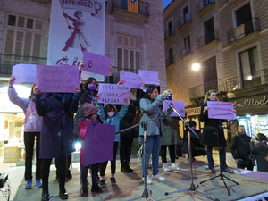 Commemoraci&oacute; del Dia de la Dona 2022 a la pla&ccedil;a del Vi