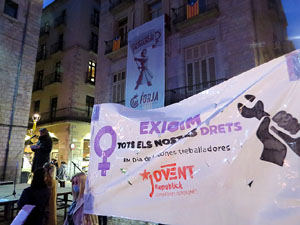 Commemoraci&oacute; del Dia de la Dona 2022 a la pla&ccedil;a del Vi