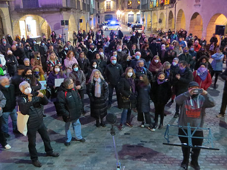 Commemoraci&oacute; del Dia de la Dona 2022 a la pla&ccedil;a del Vi