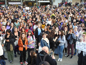 Commemoraci&oacute; del Dia de la Dona 2023 a la pla&ccedil;a de l'U d'octubre de 2017