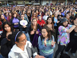 Commemoraci&oacute; del Dia de la Dona 2023 a la pla&ccedil;a de l'U d'octubre de 2017