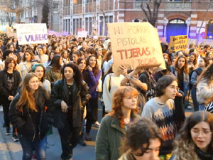 Commemoraci&oacute; del Dia de la Dona 2023 a la pla&ccedil;a de l'U d'octubre de 2017