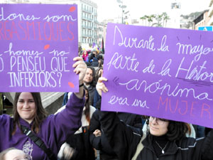 Commemoraci&oacute; del Dia de la Dona 2024 a la pla&ccedil;a de l'U d'octubre de 2017