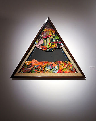 Graffiti triangular. 1977. T&egrave;cnica mixta i paper sobre fusta