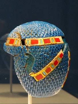 Perruca d'una est&agrave;tua reial. Faian&ccedil;a. Regne Nou, Ca. 1550-1069 aC. Probablementde Tebes