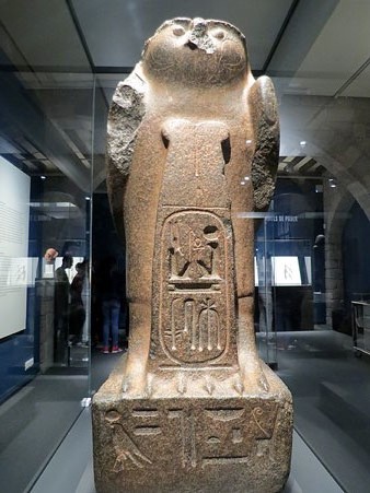 Est&agrave;tua del d&eacute;u Re-Heractes. Granit. Dinastia XIX, regnat de Ramesses II, Ca. 1279-1213 aC. Tell el-Maskhuta