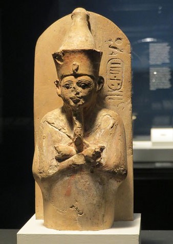 Figura del fara&oacute; Mantuhotep II. Pedra calc&agrave;ria. Dinastia XVIII, Ca. 1550-1295 aC