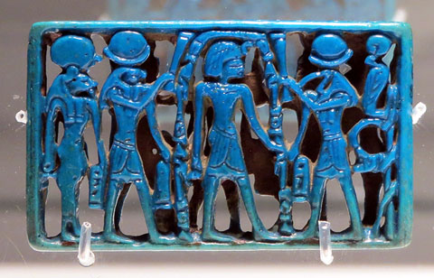 Plaqueta. Faian&ccedil;a blava. Tercer Per&iacute;ode Intermediari, Ca. 1069-664 aC. Tuna el-Gebel