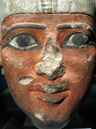 Cap del fara&oacute; Mentuhotep II. Gres. Dinastia XI, regnat de Mentuhotep II, Ca. 2055-2004 aC. Temple de Mentuhotep II, Deir el-Bahari, Tebes