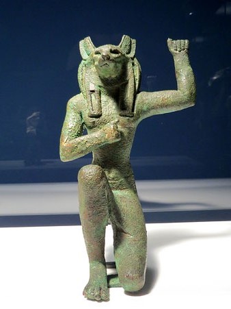 Estatueta en actitud de joia. Bronze. Baixa &Egrave;poca. Ca. 664-332 aC