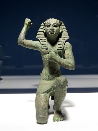 Estatueta en actitud de joia. Bronze. Baixa &Egrave;poca. Ca. 664-332 aC